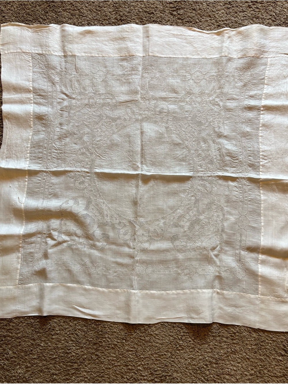 Classic White Embroidered Linen tablecloth
